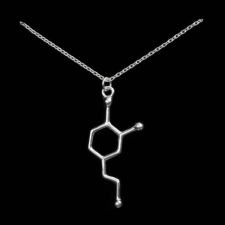 srebrny naszyjnik z zawieszką z wzorem dopaminy - biżuteria z wzorami chemicznymi