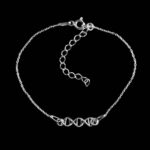 srebrna bransoletka z wzorem DNA - biżuteria biologiczna