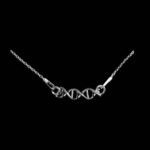 srebrny naszyjnik z łącznikiem z podwójnej helisy DNA